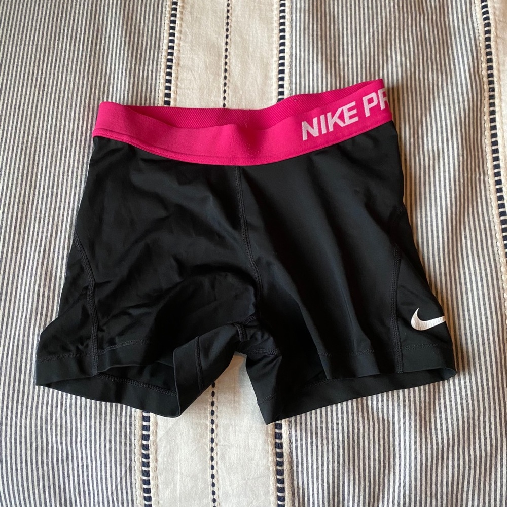 Women’s Nike pro spandex (small)